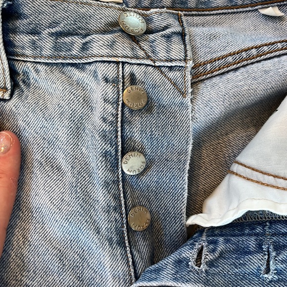 Denim forum ex boyfriend short (aritzia) - Picture 7 of 7